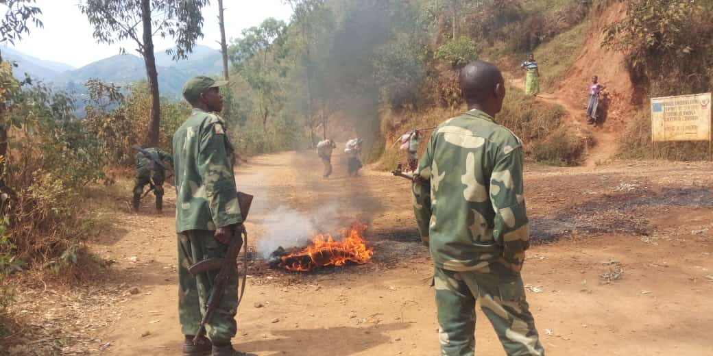 Photo of Sud Kivu : Cinq présumés bandits arrêtés avec deux armes AK47 à luwindja
